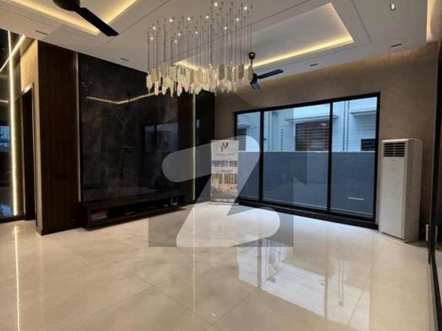 100% original pics kanal eye catching superb luxury bungalow for sale on top location dha phase 8