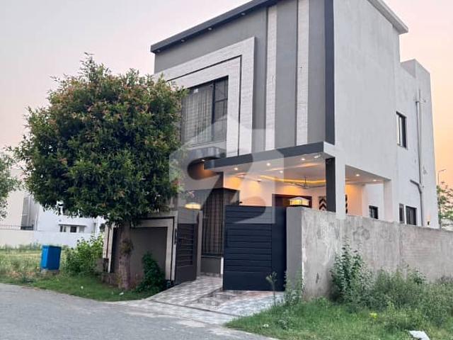 100 % Original Picture Defence 5 Marla Fully Furnished House For Rent Phase 9