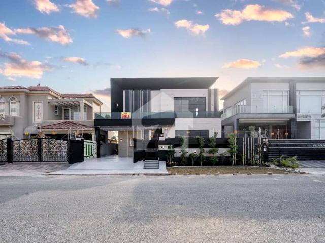 100% original pictures 1 kanal semi furnished brand new bungalow for sale on 70 ft road facing park