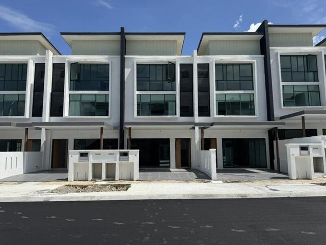 100 Loan Cashback New 3 Storey House 5 Room 5 Bath Move In Ready