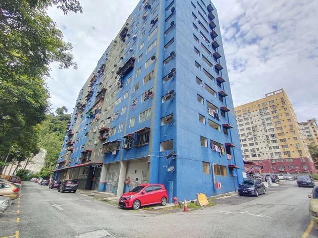 100 LOAN Pangsapuri Batai Selayang Height 680sf 3R2B BELOW MARKET