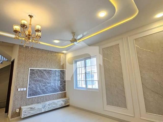 100 Sqyd Available House For Sale