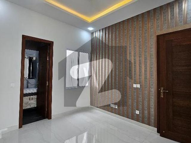 100 Sqyd Available House For Sale. DHA Phase 8
