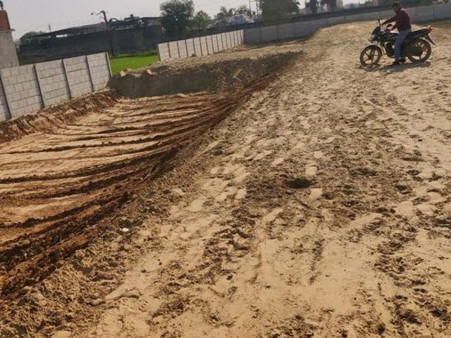 100 Sq.Yd. Plot in Noida Central Noida Listing ID: #10209