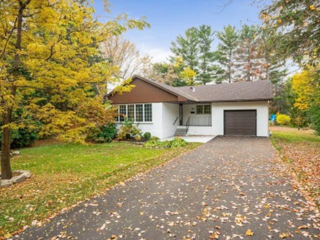 100 Rue Devon, Baie D'Urfé, QC, H9X 2X4 house for lease | Listing ID 16685 | Royal LePage