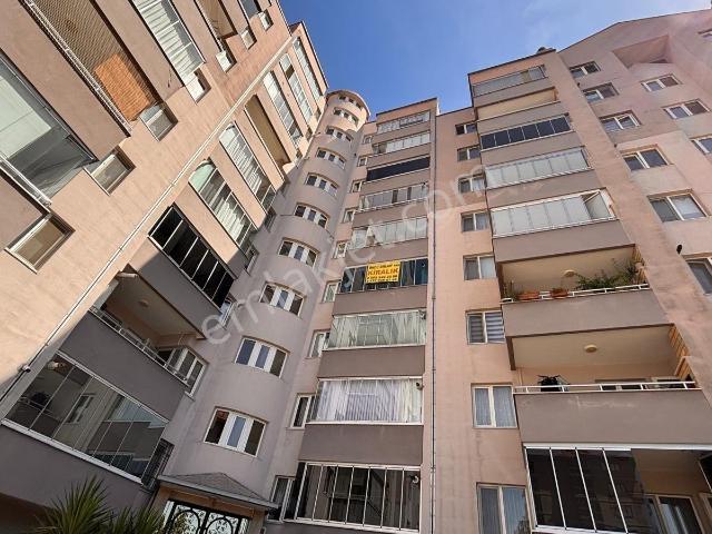 100 Yıl Mahallesi İpekyolu Sitesinde Arakat Kombili Daire