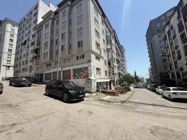 100.yıl Bulvarına İkinci Bina Köşe Başı Dükkan