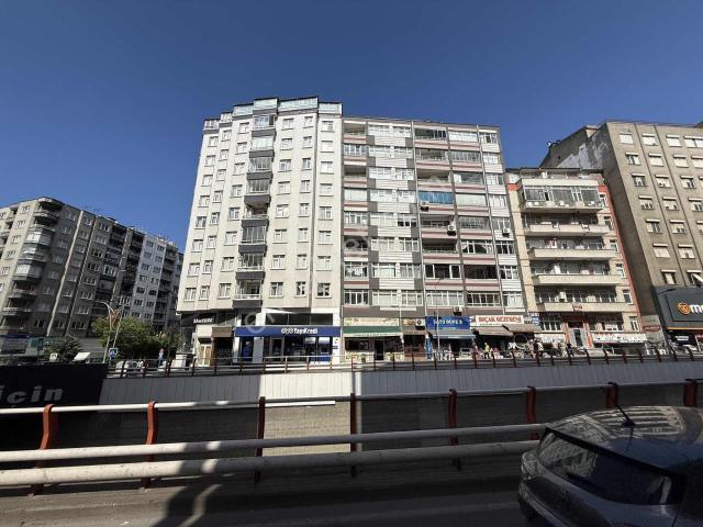 100. Yıl Bulvarında Eşyalı 2+1 Kiralık Daire Merkezi Konum