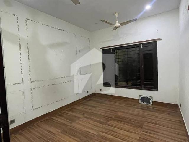 100 Yd Bungalow For Rent