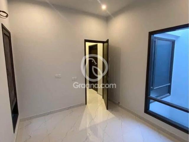 100 Yd² Flat for Sale