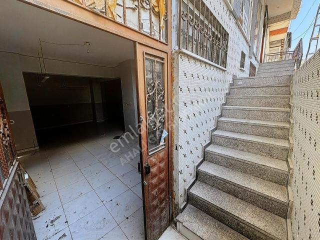 100m2 Tekstile Depoya Uygun Kralik Dükkan Kalp Damarla Karşılıkl