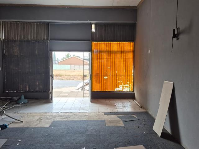 100m² Business To Let in Minnebron