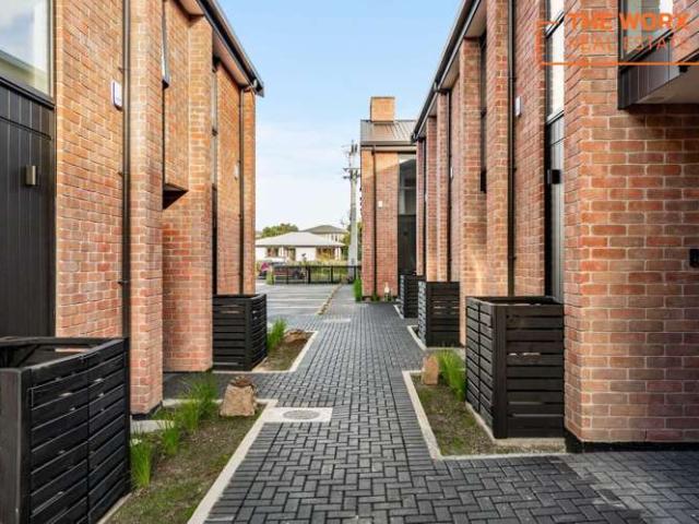 10/17 Matapouri Road, Mangere Bridge, Manukau City