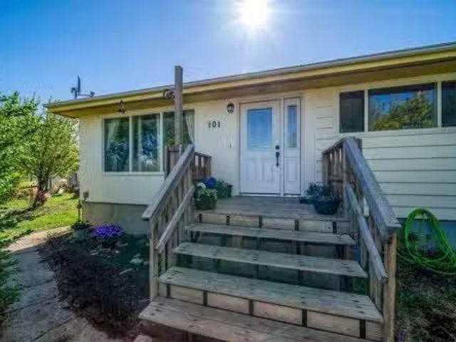 101 11 Street, Wainwright, AB, T9W 1G9 house for sale Listi.