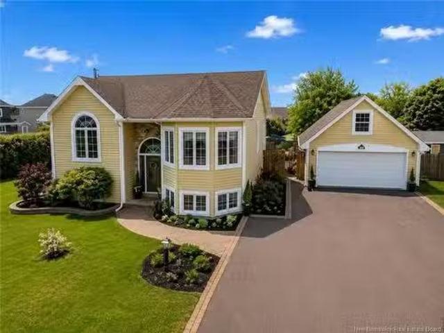 101 Chateau Dr, Moncton, NB, E1G 0K8 house for sale Listing.