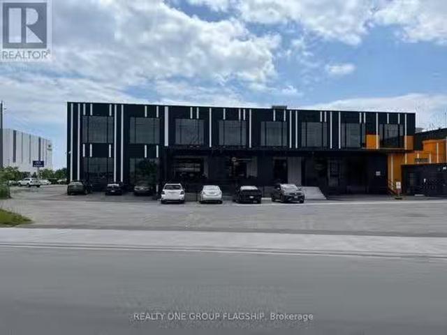 101 T2 1377 The Queensway, Toronto, ON, M8Z 1T1 commercial.