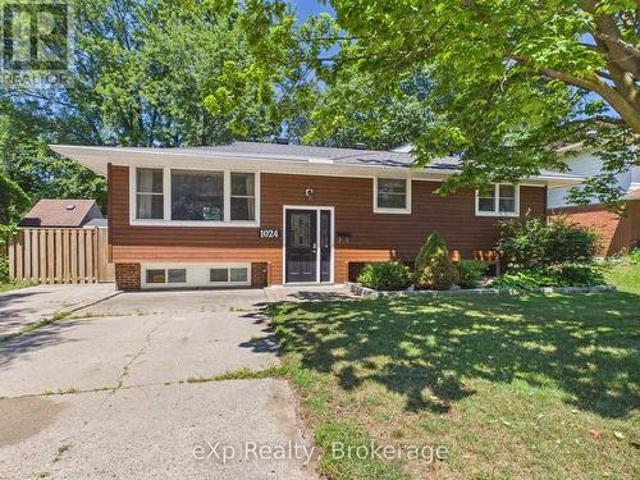 1024 Wellington Street, Saugeen Shores, ON, N0H 2C3 house for sale | Listing ID X13564 | Royal LePage