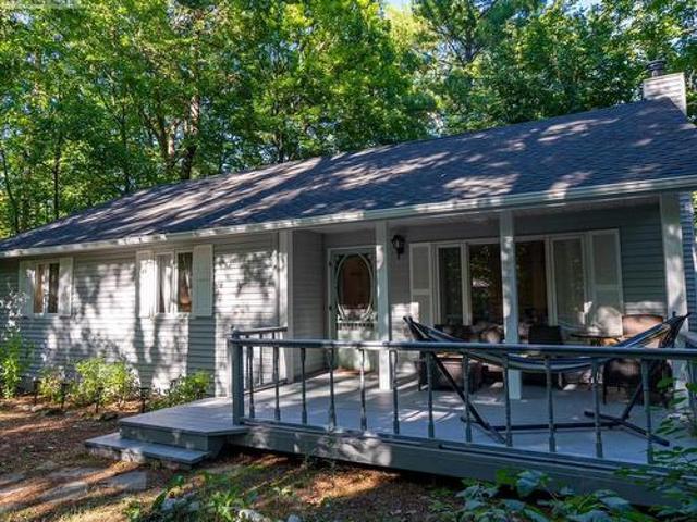10262 Oakburn Court, Lambton Shores Grand Bend, ON, N0M 1T0 house for sale | Listing ID X12308 | Royal LePage