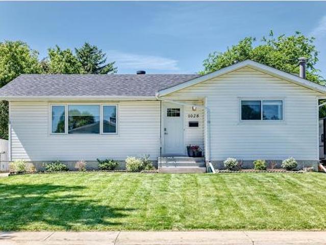 1028 Mony Penny Crescent, Sherwood Park, AB, T8A 1C3 house for sale | Listing ID E4497 | Royal LePage