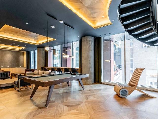 1020 Rue de la Montagne, Montréal