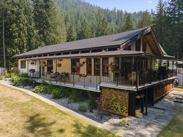 10215 Twin Bays Road, Twin Bays, BC, V0B 1A1 house for sale | Listing ID 10396 | Royal LePage