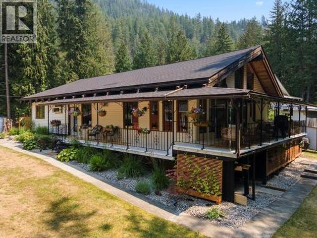 10215 Twin Bays Road, Twin Bays, BC, V0B 1A1 house for sale | Listing ID 10396 | Royal LePage