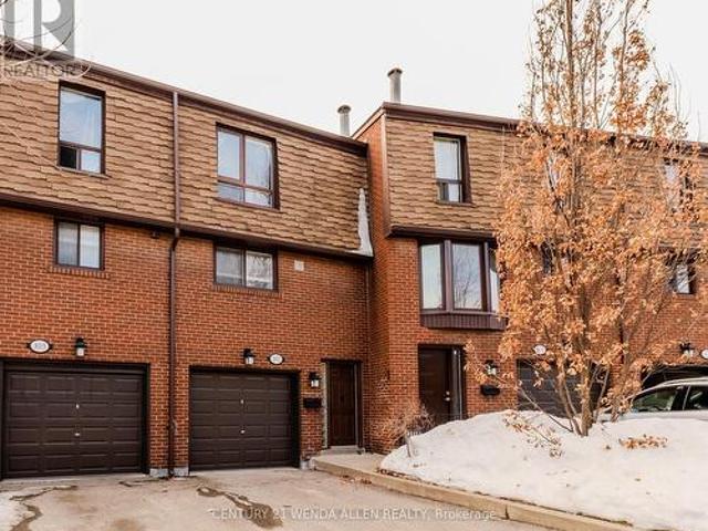 102 3 Cliff Road N, Mississauga, ON, L5A 3M7 townhouse for sale | Listing ID W12004 | Royal LePage