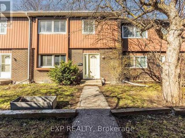 102 121 University Avenue E, Waterloo, ON, N2J 4J1 townhouse for sale | Listing ID X13429 | Royal LePage