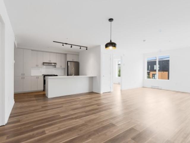 102 140 Boul. St Elzear O. Laval Vimont, QC, H7M 1E3 lease for lease | Listing ID 18093 | Royal LePage
