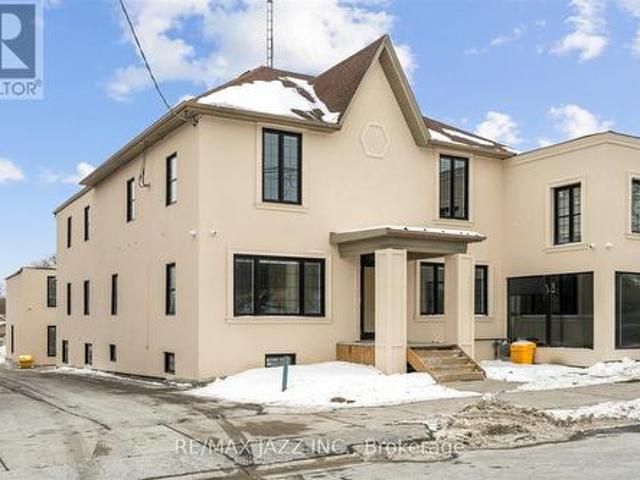 102 251 Simcoe Street S, Oshawa Central, ON, L1H 4H3 investment for lease | Listing ID E12779 | Royal LePage