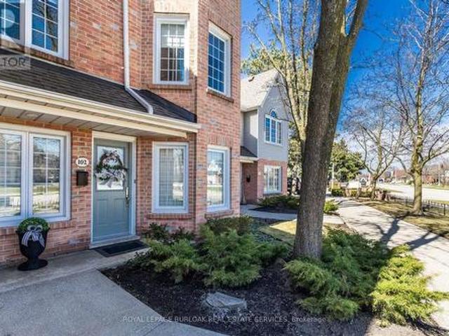 102 2 Cleaver Avenue, Burlington, ON, L7M 3Z3 Luxury Townhouse for sale | Listing ID W12235 | Royal LePage Carriage Trade Luxury Properties