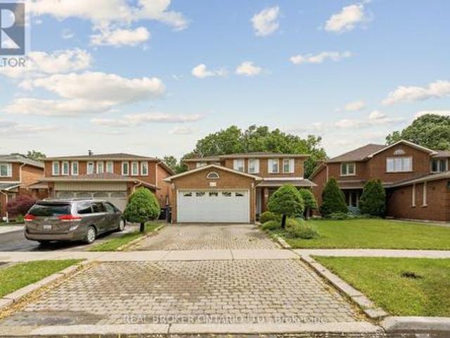 102 Coronation Circle S, Brampton, ON, L6Z 4A7 house for sale | Listing ID W13470 | Royal LePage