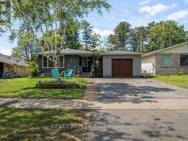 102 Century Hill Drive, Kitchener, ON, N2E 2H8 house for sale | Listing ID X13565 | Royal LePage