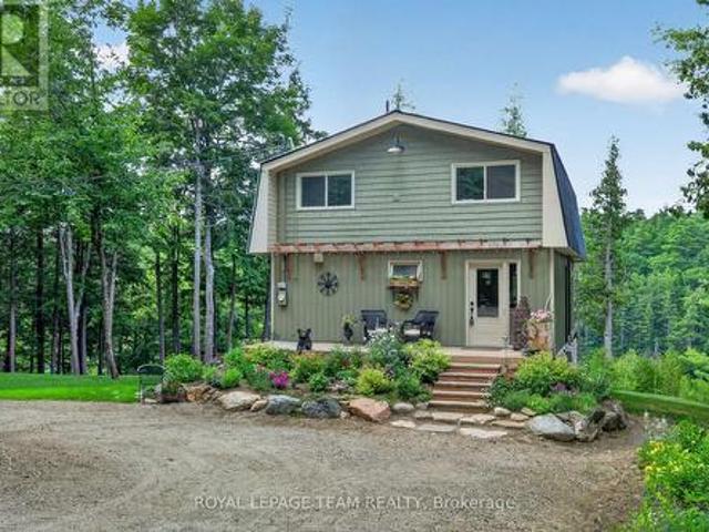 102 A & B Mcvicar Lane, Mcnab/Braeside, ON, K0A 3L0 house for sale | Listing ID X13516 | Royal LePage