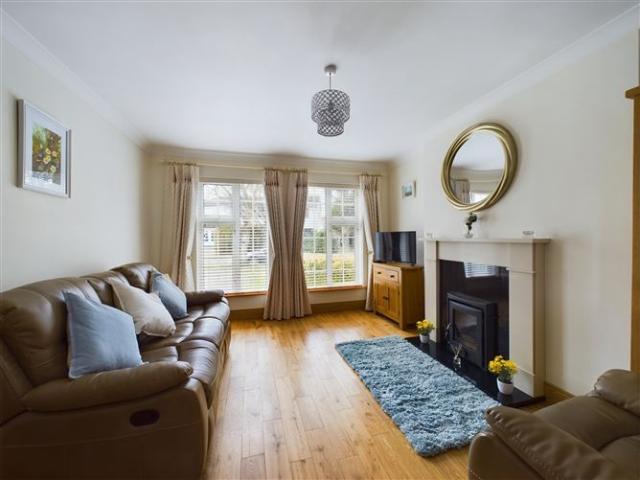 102 The Drive, Castletown, Celbridge, Kildare RE/MAX Partners 4928 MyHome. Ie Residential