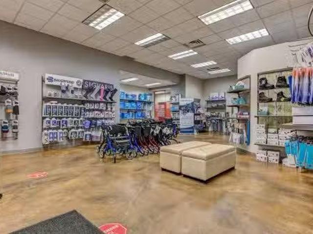 102B 256 Rue De Montigny, Saint Jérôme, QC, J7Z 5R2 commerci.