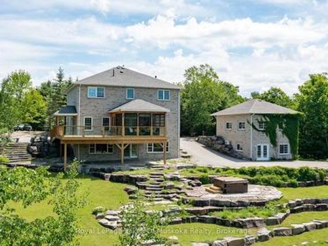 1039 Ziska Road, Bracebridge. Monck Bracebridge, ON, P1L 1W8 Luxury House for sale | Listing ID X13719 | Royal LePage Carriage Trade Luxury Properties