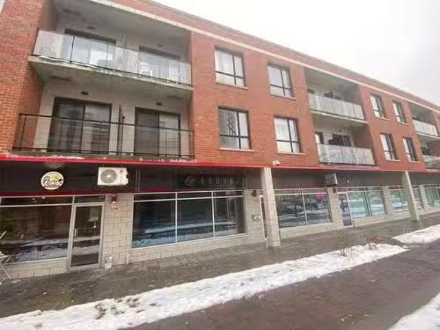 103 855 Boul. Décarie, Montréal Saint Laurent, QC, H4L 3L7.