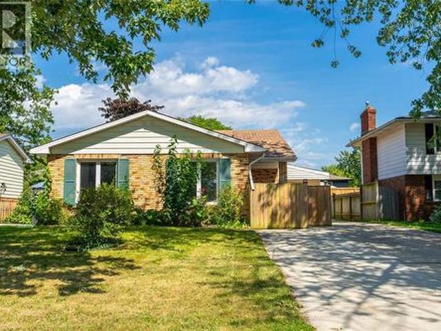 103 Hanna Crescent, Sarnia, ON, N7S 4H4 house for sale | Listing ID 26020 | Royal LePage