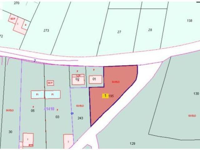 103 Solar con una superficie de 856 m2, situado en la localidad de Navaluenga, provincia de Ávila