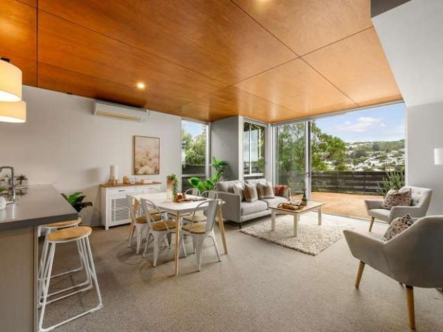 10/3 Severn Street, Island Bay, Wellington City
