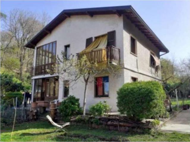 104/2023 U VA Casa bifamiliare in asta a Cuvio