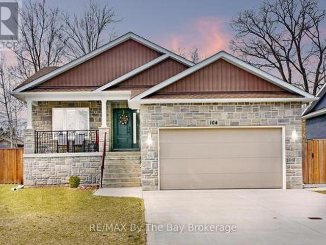 104 61St Street S, Wasaga Beach, ON, L9Z 2Z3 house for sale | Listing ID S12080 | Royal LePage