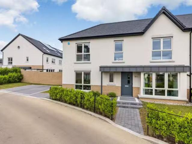 104 Drumnigh Manor, Portmarnock, Co Dublin, D13XW8A is for sale