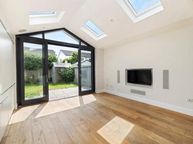 104 Eaton Wood Grove Shankill Dublin 18