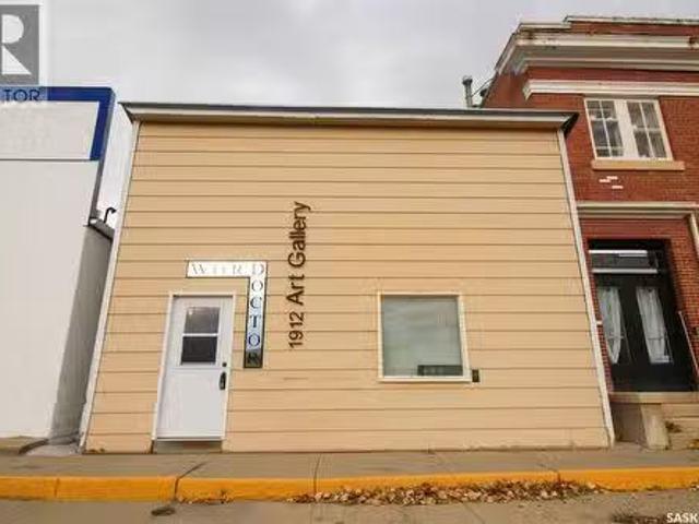 104 Maple Avenue S, Eastend, SK, S0N 0T0 commercial for sale.
