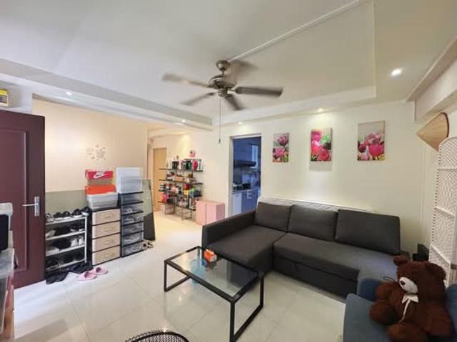 104 WHAMPOA DRIVE