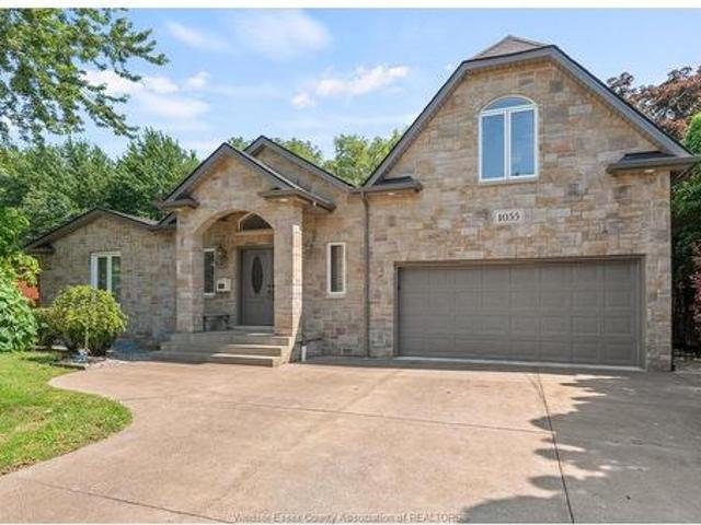 1055 Roseland Drive South, Windsor, ON, N9G 1T9 house for sale | Listing ID 26016 | Royal LePage