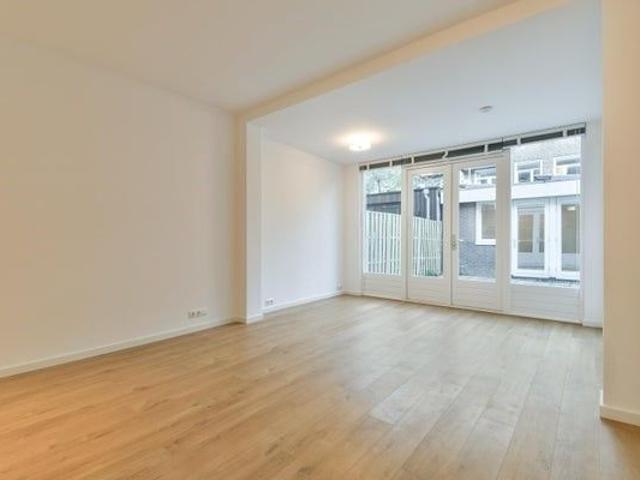 1057WT, Amsterdam