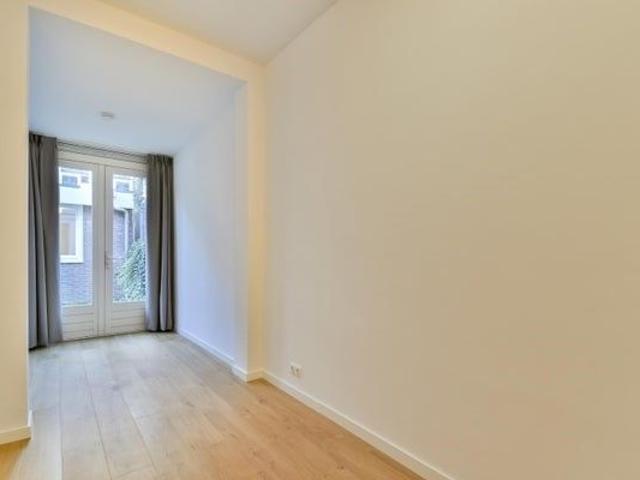 1057WT, Amsterdam